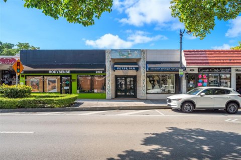 Commercial property in Miami, Florida № 1698528 - photo 1