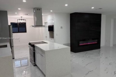 House in Plantation, Florida 4 bedrooms, 185.62 sq.m. № 1891915 - photo 9
