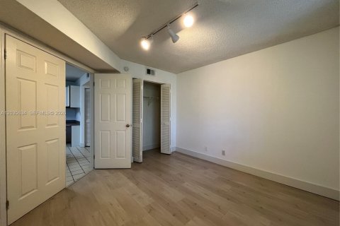 Condo in Pompano Beach, Florida, 3 bedrooms  № 2263691 - photo 8