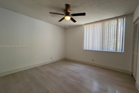 Condo in Pompano Beach, Florida, 3 bedrooms  № 2263691 - photo 9