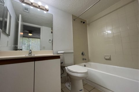 Condo in Pompano Beach, Florida, 3 bedrooms  № 2263691 - photo 13