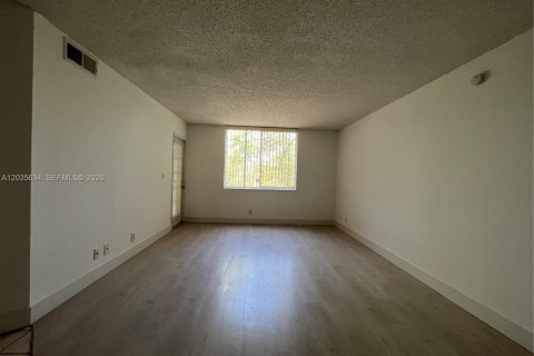 Condo in Pompano Beach, Florida, 3 bedrooms  № 2263691 - photo 7