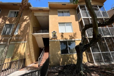 Condo in Pompano Beach, Florida, 3 bedrooms  № 2263691 - photo 19