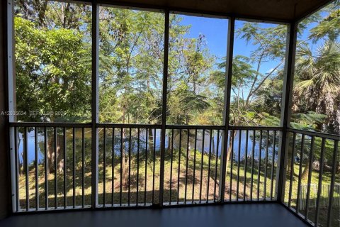 Condo in Pompano Beach, Florida, 3 bedrooms  № 2263691 - photo 17
