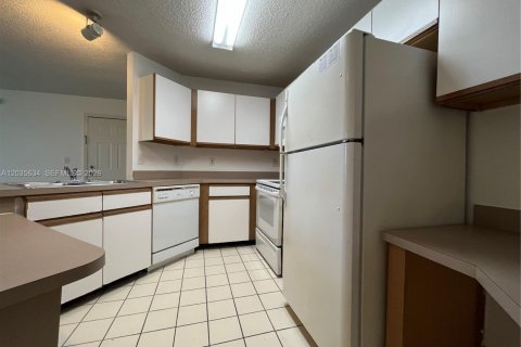 Condo in Pompano Beach, Florida, 3 bedrooms  № 2263691 - photo 5