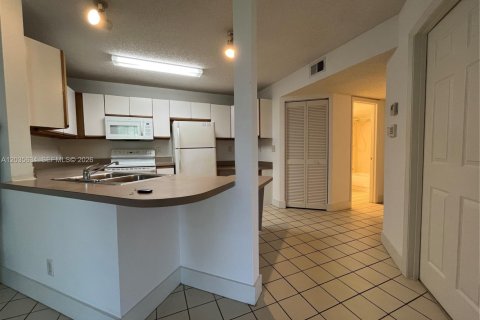 Condo in Pompano Beach, Florida, 3 bedrooms  № 2263691 - photo 4