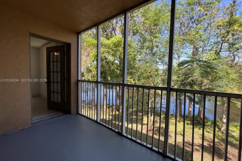 Condo in Pompano Beach, Florida, 3 bedrooms  № 2263691 - photo 16
