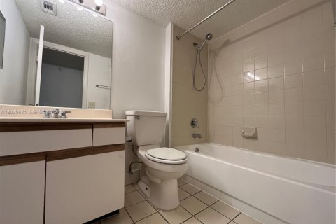 Condo in Pompano Beach, Florida, 3 bedrooms  № 2263691 - photo 12