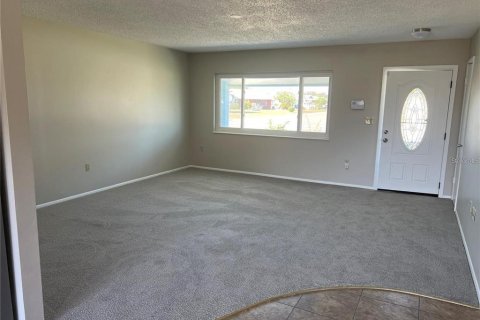 Casa en alquiler en Sun City Center, Florida, 2 dormitorios, 124.02 m2 № 1589790 - foto 7