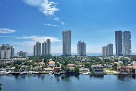 Condo in Aventura, Florida, 2 bedrooms № 1895656 - photo 1