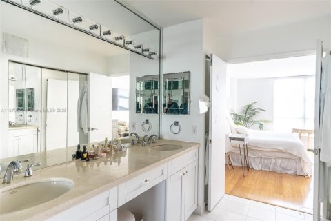 Condo in Aventura, Florida, 2 bedrooms № 1895656 - photo 9