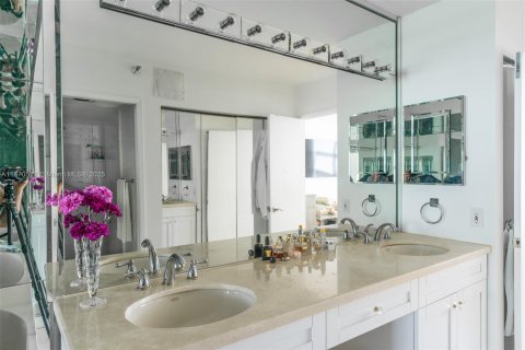 Condo in Aventura, Florida, 2 bedrooms № 1895656 - photo 10