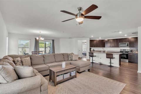 House in Winter Haven, Florida 4 bedrooms, 186.18 sq.m. № 1637731 - photo 4