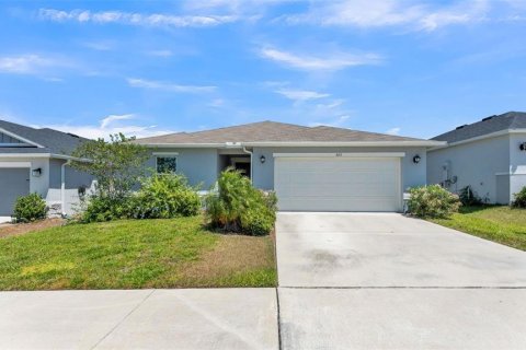 House in Winter Haven, Florida 4 bedrooms, 186.18 sq.m. № 1637731 - photo 1