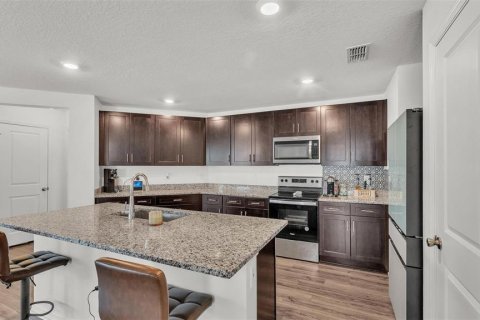 House in Winter Haven, Florida 4 bedrooms, 186.18 sq.m. № 1637731 - photo 5