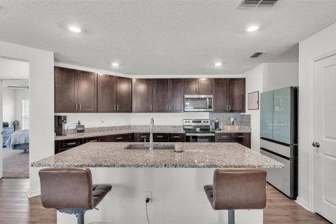 House in Winter Haven, Florida 4 bedrooms, 186.18 sq.m. № 1637731 - photo 6