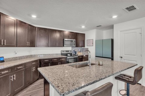 House in Winter Haven, Florida 4 bedrooms, 186.18 sq.m. № 1637731 - photo 7