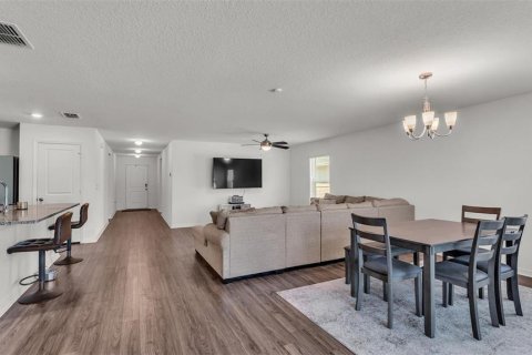 House in Winter Haven, Florida 4 bedrooms, 186.18 sq.m. № 1637731 - photo 13