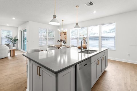 House in Tampa, Florida 4 bedrooms, 307.13 sq.m. № 2259292 - photo 7
