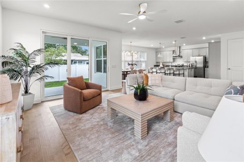 House in Tampa, Florida 4 bedrooms, 307.13 sq.m. № 2259292 - photo 3