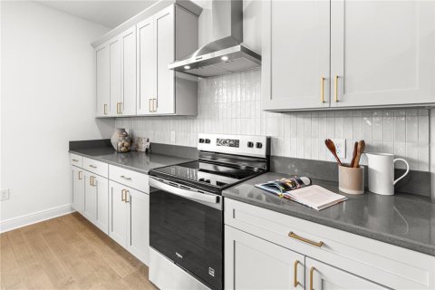 House in Tampa, Florida 4 bedrooms, 307.13 sq.m. № 2259292 - photo 9