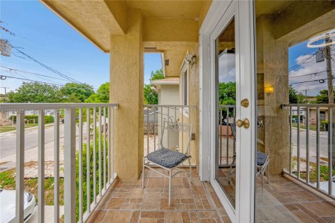 House in Miami, Florida 3 bedrooms, 118.91 sq.m. № 1890849 - photo 18