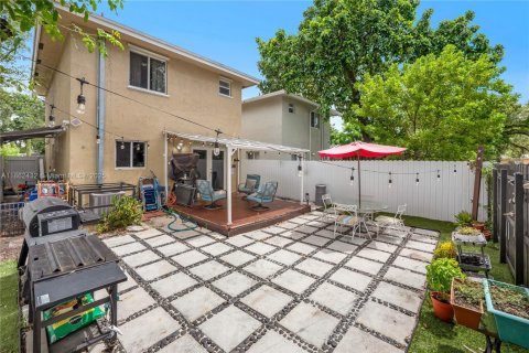 House in Miami, Florida 3 bedrooms, 118.91 sq.m. № 1890849 - photo 19