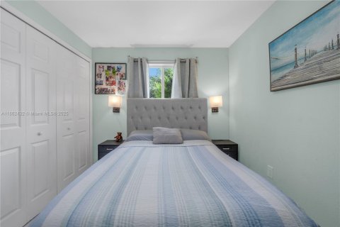 House in Miami, Florida 3 bedrooms, 118.91 sq.m. № 1890849 - photo 9