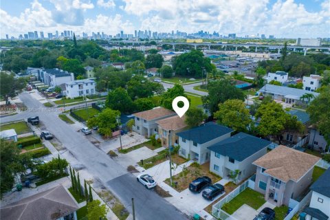 House in Miami, Florida 3 bedrooms, 118.91 sq.m. № 1890849 - photo 28