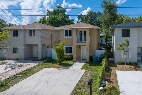 House in Miami, Florida 3 bedrooms, 118.91 sq.m. № 1890849 - photo 22
