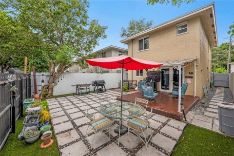 House in Miami, Florida 3 bedrooms, 118.91 sq.m. № 1890849 - photo 20