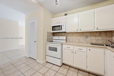 Condominio en venta en Wilton Manors, Florida, 1 dormitorio, 69.68 m2 № 2066707 - foto 13