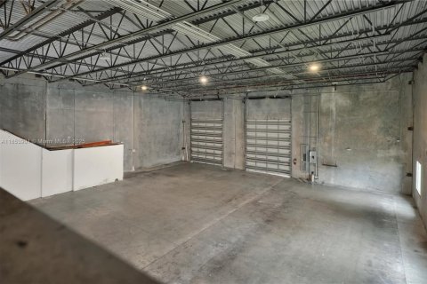 Commercial property in Pompano Beach, Florida № 1881521 - photo 22