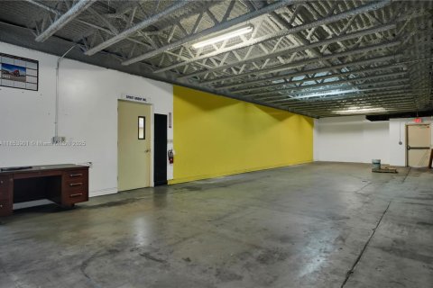 Commercial property in Pompano Beach, Florida № 1881521 - photo 25