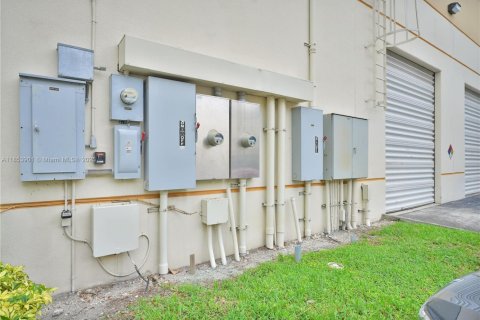 Commercial property in Pompano Beach, Florida № 1881521 - photo 29