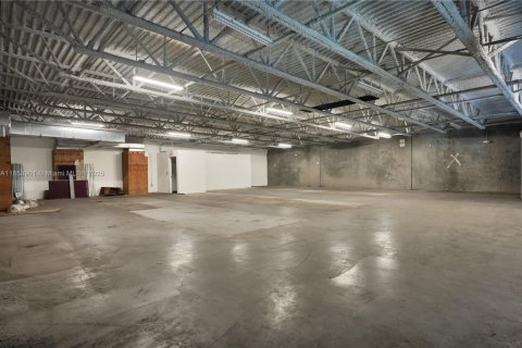 Commercial property in Pompano Beach, Florida № 1881521 - photo 21