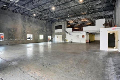 Commercial property in Pompano Beach, Florida № 1881521 - photo 27