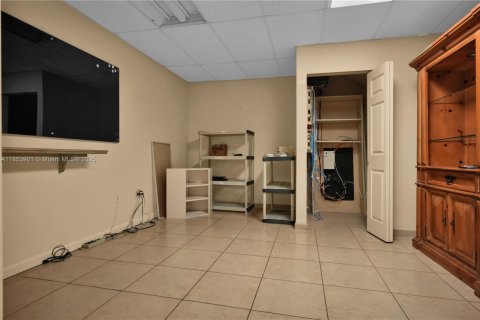 Commercial property in Pompano Beach, Florida № 1881521 - photo 24