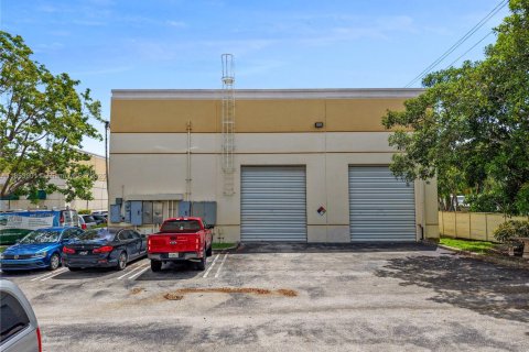 Commercial property in Pompano Beach, Florida № 1881521 - photo 28