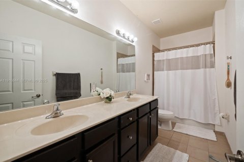 Casa en venta en Cutler Bay, Florida, 5 dormitorios, 270.9 m2 № 2034616 - foto 21