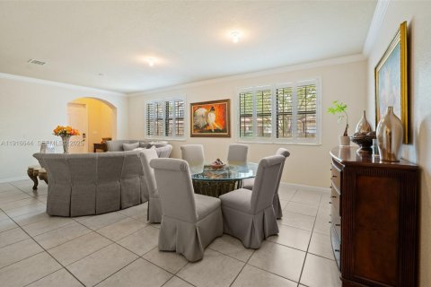 Casa en venta en Cutler Bay, Florida, 5 dormitorios, 270.9 m2 № 2034616 - foto 5
