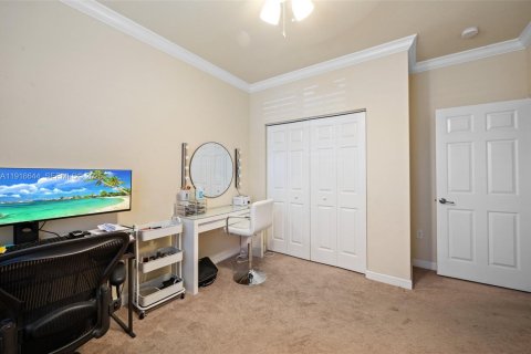 Casa en venta en Cutler Bay, Florida, 5 dormitorios, 270.9 m2 № 2034616 - foto 25