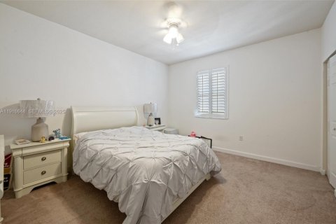 Casa en venta en Cutler Bay, Florida, 5 dormitorios, 270.9 m2 № 2034616 - foto 22