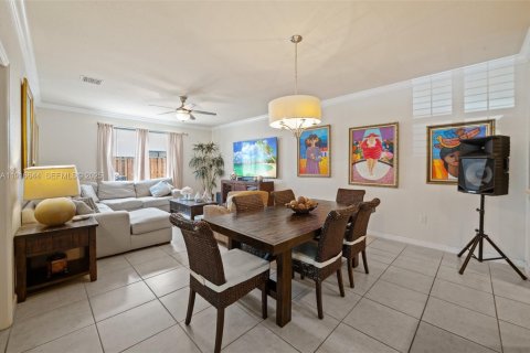 Casa en venta en Cutler Bay, Florida, 5 dormitorios, 270.9 m2 № 2034616 - foto 10