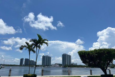 Condo in Aventura, Florida, 1 bedroom  № 1891781 - photo 8