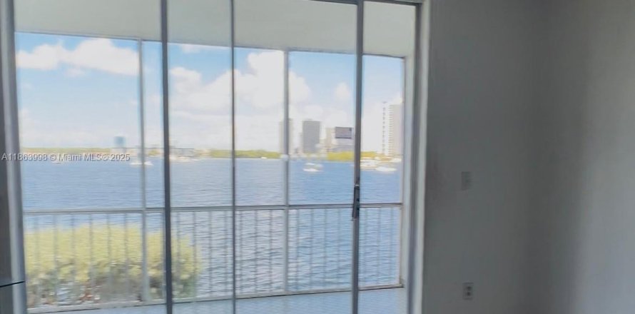 Condo in Aventura, Florida, 1 bedroom  № 1891781