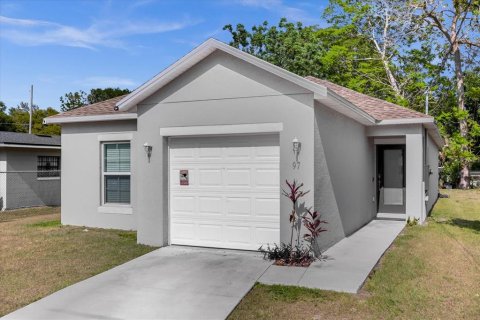 House in Orlando, Florida 3 bedrooms, 118.82 sq.m. № 2308582