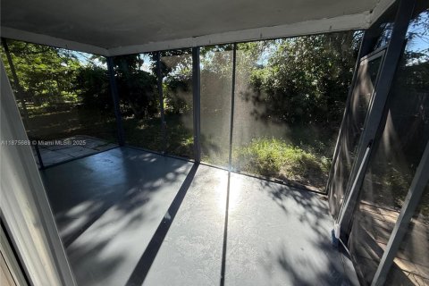 Villa ou maison à louer à Boca Raton, Floride: 2 chambres, 113.71 m2 № 1926551 - photo 13