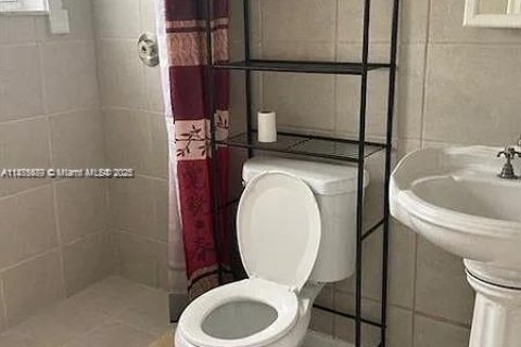 Villa ou maison à louer à Boca Raton, Floride: 2 chambres, 113.71 m2 № 1926551 - photo 5