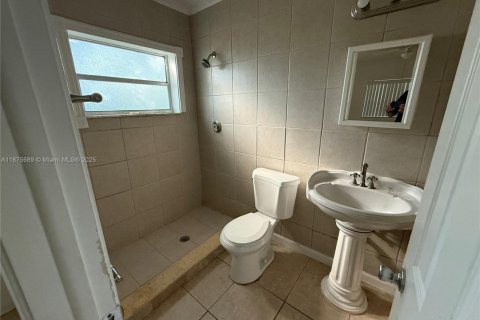 Villa ou maison à louer à Boca Raton, Floride: 2 chambres, 113.71 m2 № 1926551 - photo 10